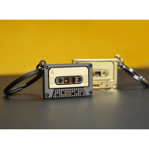Llavero Original Music Casette dorado Metalmorphose