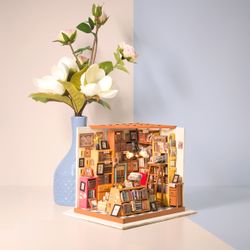 Puzzle 3D Miniatura Sam's Study Room Robotime Estudio de Sam para Montar