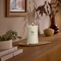 Vela Grande Hourglass Crema de Pachulí con mecha de madera WoodWick