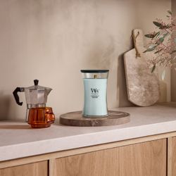 Vela Grande Hourglass Madera de Salvia y Hierba Marina con mecha de madera WoodWick