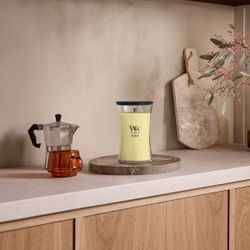 Vela Grande Hourglass Yuzu y Vetiver con mecha de madera WoodWick