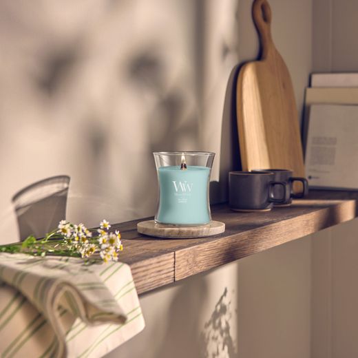 Vela Mediana Hourglass Brisa Marina con mecha de madera WoodWick