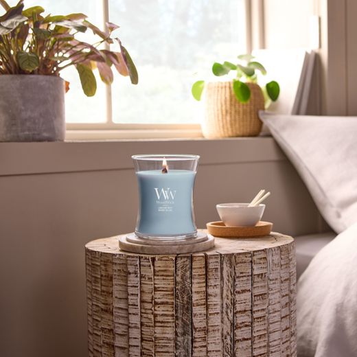 Vela Mediana Hourglass Bruma del Lago con mecha de madera WoodWick