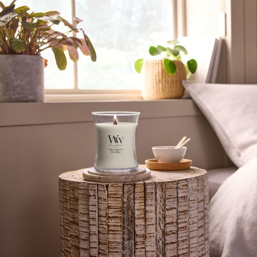 Vela Mediana Hourglass Tonka y Leche de Almendra con mecha de madera WoodWick