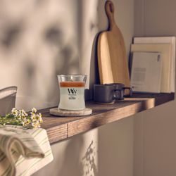 Vela Trilogy Mediana Brasas de Vainilla con mecha de madera WoodWick